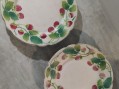 Photo 1 — Lot de deux assiettes luneville framboises.