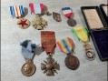 Photo 1 — Lot médailles militaria et divers. 