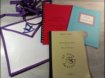 Lot franc-maçonnerie & livrets GLDF loge de France Rite d'york marcel Spaeth tablier et ruban violet.