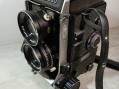 Photo 12 — Appareil photo Mamiya C330 et objectif a point bleu supplémentaire.