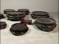 Photo 2 — Lot de 10 socles en bois supports pour statue ou vase chinois