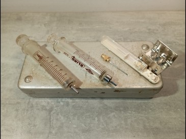 Seringues anciennes verre