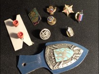 Lot insignes et pin's médailles boutonnière militaria militaires françaises et allemande