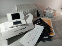 lot de boites avec notices nintendo DS + console
