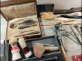 Photo 4 — Ensemble de rasoirs coupe chou tondeuses manuelle nécessaire de toilette miroir et divers.
