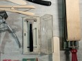 Photo 5 — Ensemble de rasoirs coupe chou tondeuses manuelle nécessaire de toilette miroir et divers.