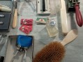 Photo 6 — Ensemble de rasoirs coupe chou tondeuses manuelle nécessaire de toilette miroir et divers.