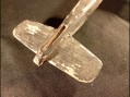 Photo 6 — Avion de guerre en bois - Jouet ancien - militaire armée. Probablement WW2
