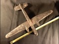 Photo 3 — Avion de guerre en bois - Jouet ancien - militaire armée. Probablement WW2