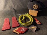 Petit lot militaria dont service de santé insigne médaille béret